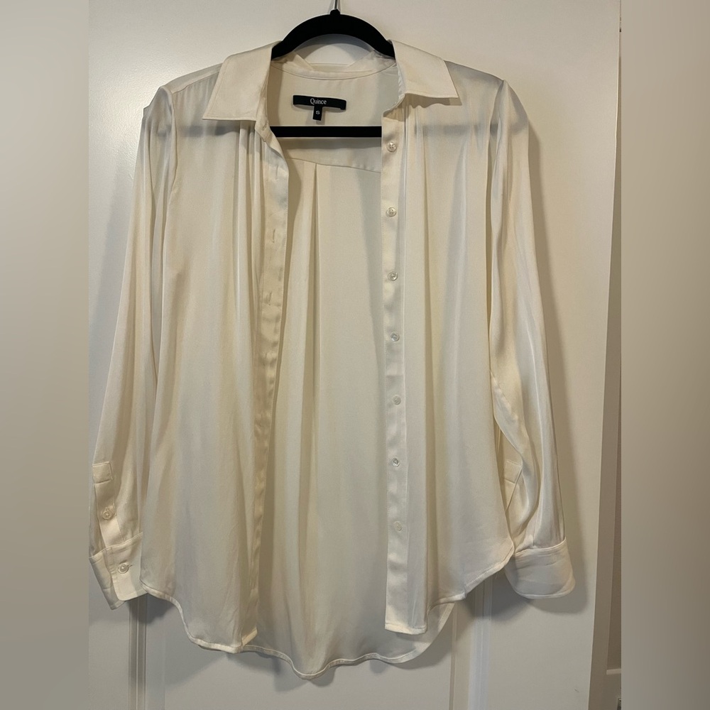 Quince Ivory button down silk blouse 

LIKE NEW